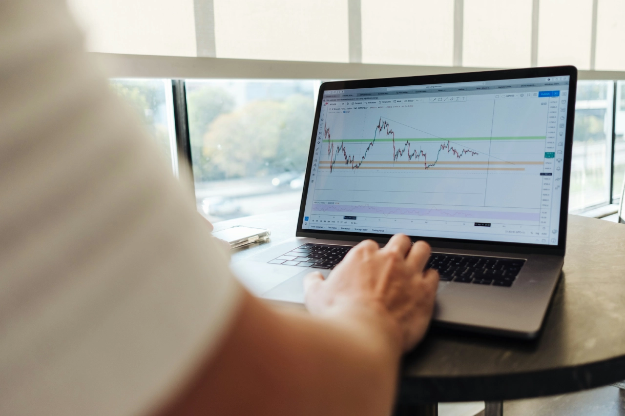 Graph on computer screen showing shareprice performance over time | Mobius