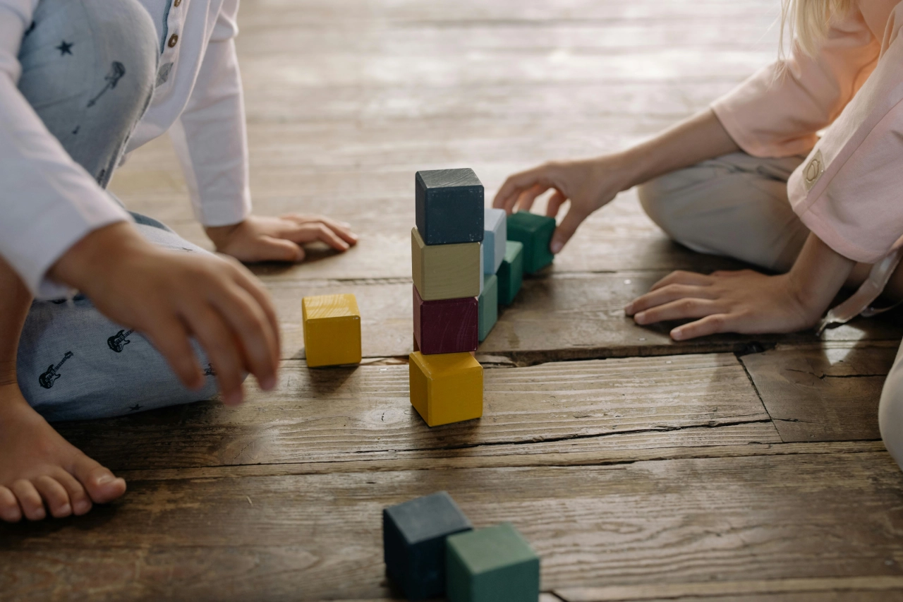 Children playing with building blocks | Mobius